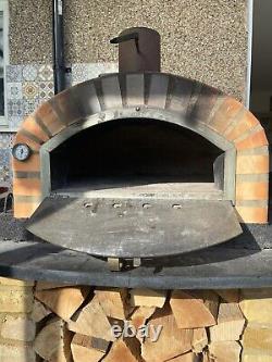 Brick outdoor wood fired pizza oven